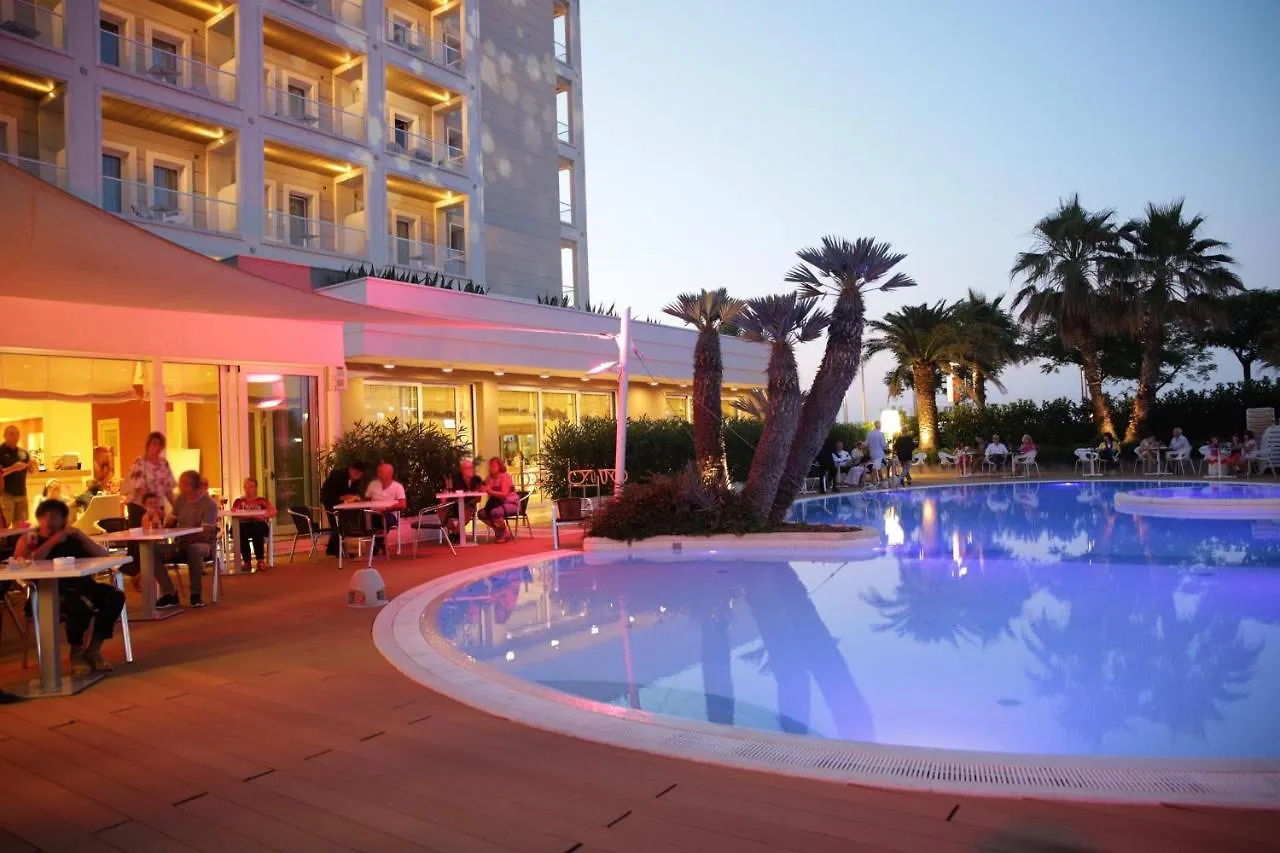 Hotel Ambasciatori Риччоне 4*,